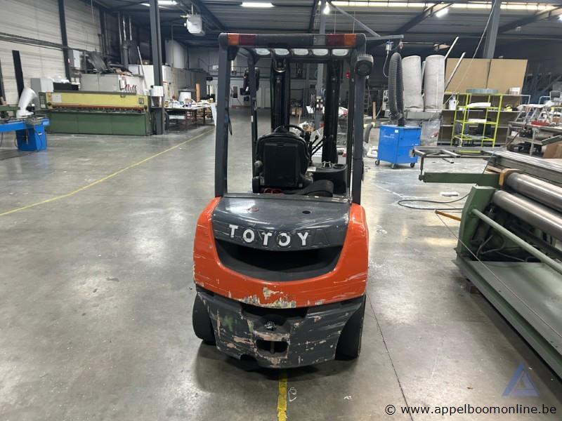 Heftruck TOYOTA 52-8FDF25, bedrijfsuren 3.538,5 u, hefvermogen 2.500 kg, solid banden, bouwjaar 2013, 3.539 u, 2500 kg, 4,7 m, standaard mast, 4.11… – foto 4 – kavel bij Appelboom