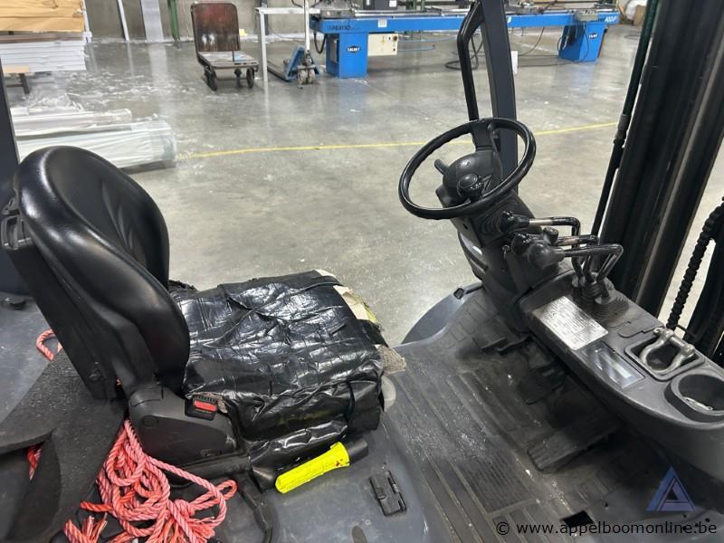 Heftruck TOYOTA 52-8FDF25, bedrijfsuren 3.538,5 u, hefvermogen 2.500 kg, solid banden, bouwjaar 2013, 3.539 u, 2500 kg, 4,7 m, standaard mast, 4.11… – foto 5 – kavel bij Appelboom