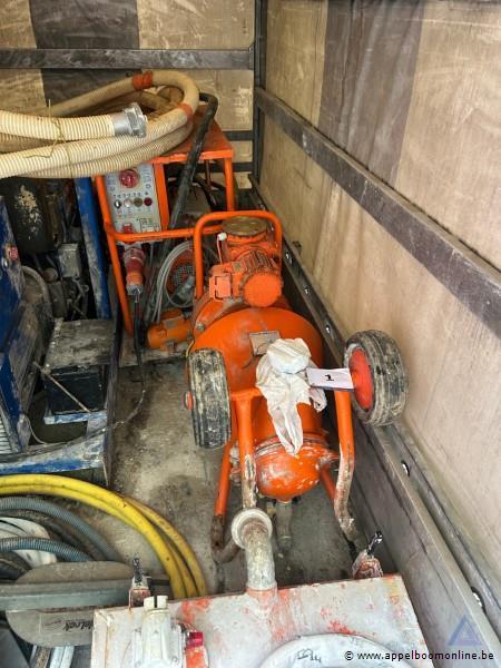 Pleistermachine Knauf PFT E1001, serienummer 101020041007630. bouwjaar 2004, Voorzien van bedieningspaneel en elektrische aansluitingen – foto 2 – kavel bij Appelboom