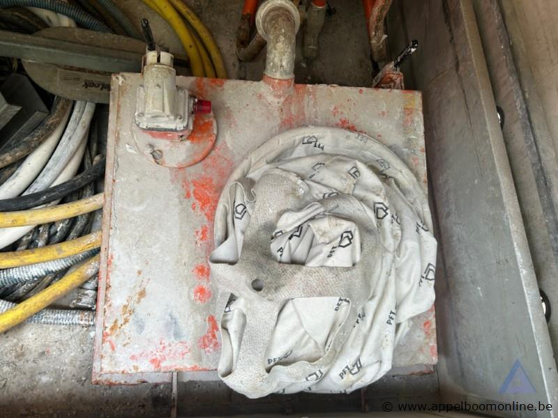 Pleistermachine Knauf PFT E1001, serienummer 101020041007630. bouwjaar 2004, Voorzien van bedieningspaneel en elektrische aansluitingen – foto 3 – kavel bij Appelboom