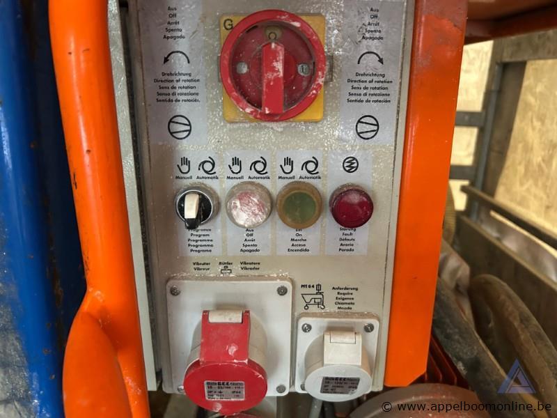 Pleistermachine Knauf PFT E1001, serienummer 101020041007630. bouwjaar 2004, Voorzien van bedieningspaneel en elektrische aansluitingen – foto 4 – kavel bij Appelboom
