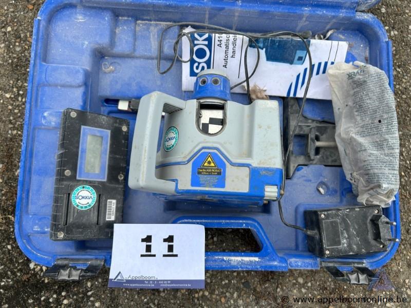 Roterende laserwaterpas SOKKIA A41, inclusief ontvanger MR80S, handleiding en koffer. Werking niet gekend – foto 2 – kavel bij Appelboom