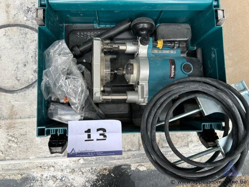 Elektrische bovenfrees in koffer, MAKITA RP 1110C, inclusief diverse toebehoren. Werking niet gekend – foto 2 – kavel bij Appelboom