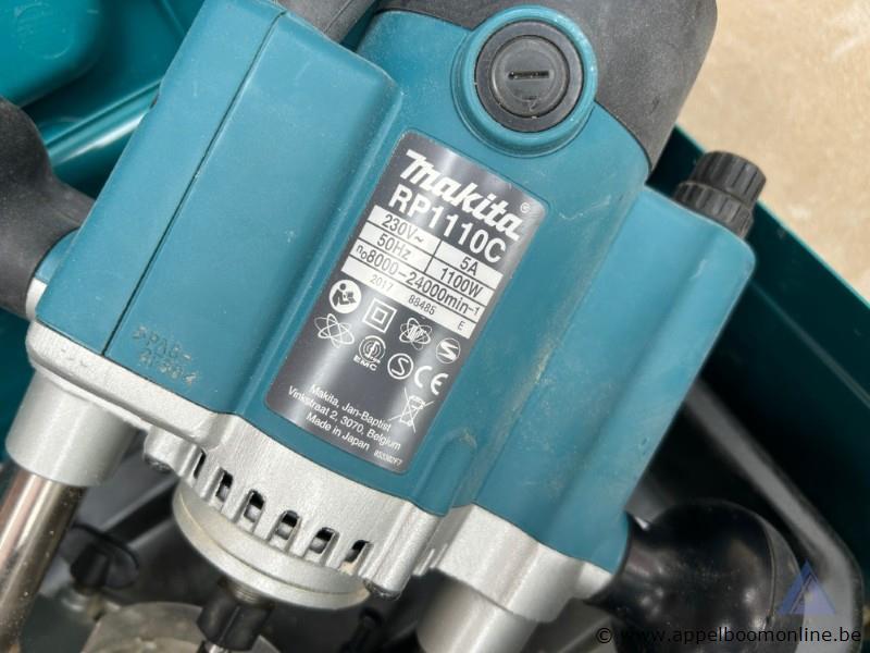 Elektrische bovenfrees in koffer, MAKITA RP 1110C, inclusief diverse toebehoren. Werking niet gekend – foto 3 – kavel bij Appelboom