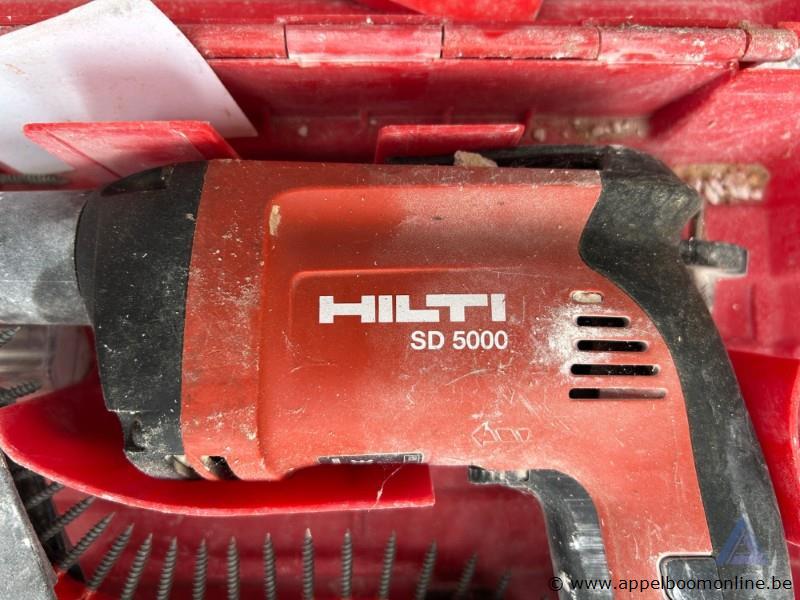 Elektrische schroefmachine HILTI SD 5000, 0,71 kW, 230 V. Inclusief Hilti SMD 57 schroefmagazijn, boor/gatenzaag en koffer. Werking niet gekend – foto 3 – kavel bij Appelboom