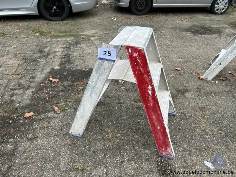 Aluminium dubbele opstapladder met 3 treden – foto 2 – kavel bij Appelboom