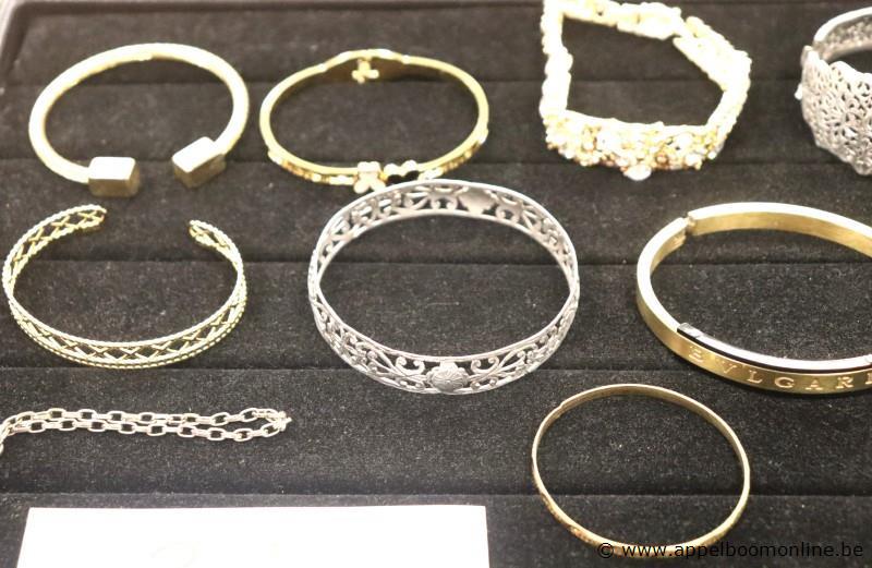 12 diverse armbanden – foto 3 – kavel bij Appelboom