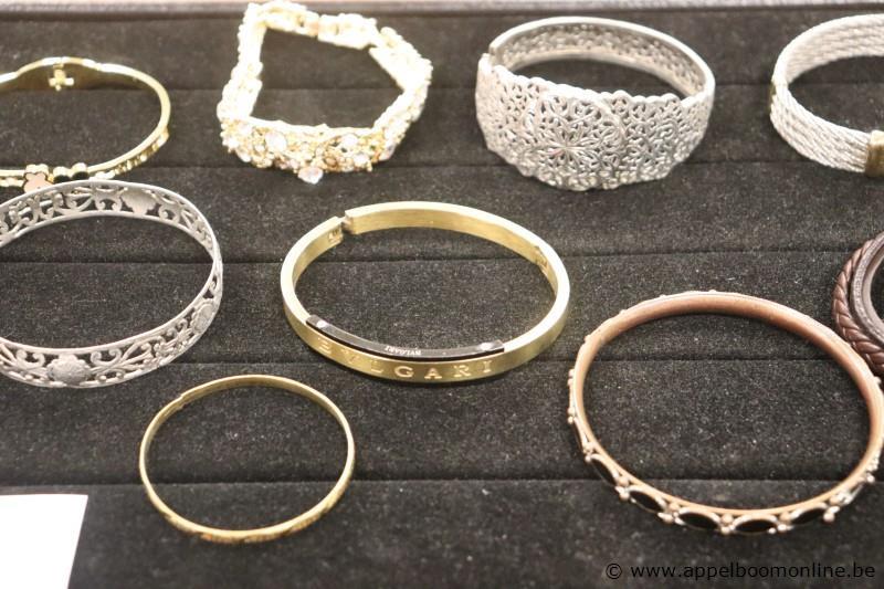 12 diverse armbanden – foto 4 – kavel bij Appelboom
