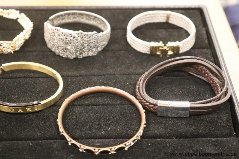 12 diverse armbanden – foto 5 – kavel bij Appelboom