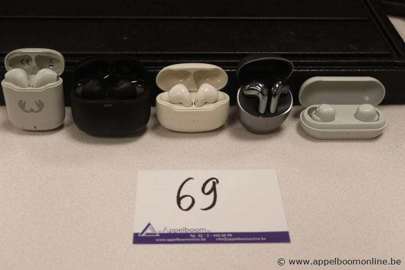 5 diverse earpods, zonder kabels, werking niet gekend – foto 2 – kavel bij Appelboom