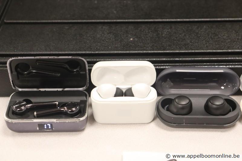 4 diverse earpods, zonder kabels, werking niet gekend – foto 3 – kavel bij Appelboom