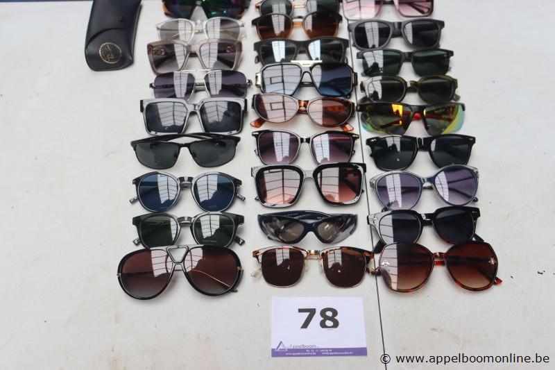 24 diverse zonnebrillen – foto 5 – kavel bij Appelboom