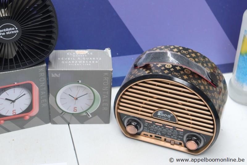 3 draadloze speakers wo JBL, zonder kabels, werking niet gekend – foto 3 – kavel bij Appelboom