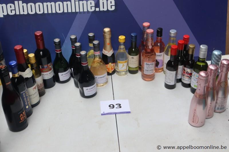 plm 28 flesjes diverse alcoholische dranbken – foto 2 – kavel bij Appelboom