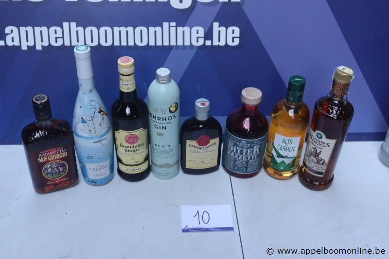 8 flessen diverse sterke dranken – kavel bij Appelboom