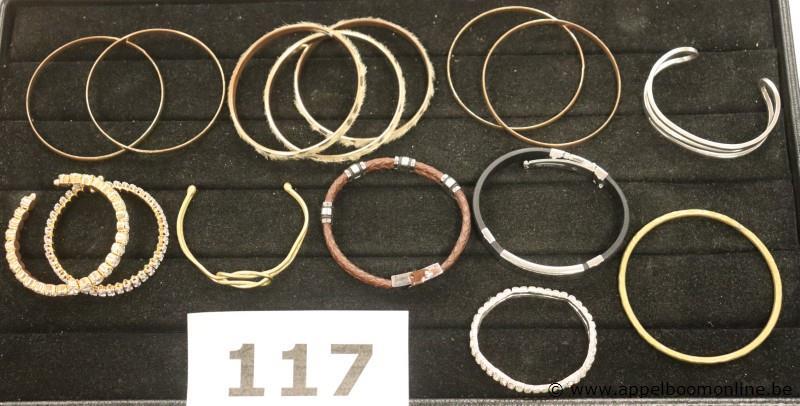 12 diverse armbanden – foto 2 – kavel bij Appelboom