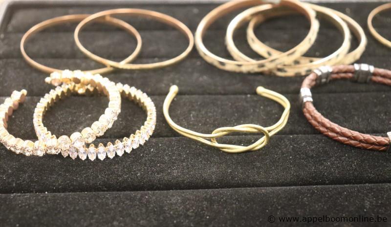 12 diverse armbanden – foto 3 – kavel bij Appelboom
