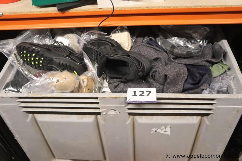 lot 2de hands kledij, zonder de pvc bak – foto 2 – kavel bij Appelboom