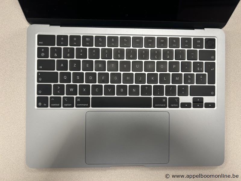 Laptop APPLE MACBOOK, paswoord niet gekend, mogelijks icloud locked – foto 3 – kavel bij Appelboom