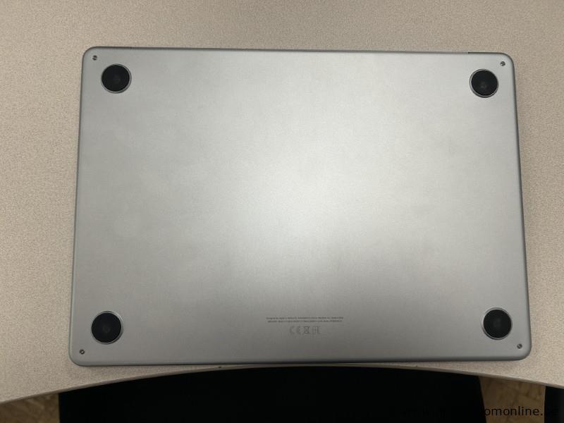 Laptop APPLE MACBOOK, paswoord niet gekend, mogelijks icloud locked – foto 5 – kavel bij Appelboom