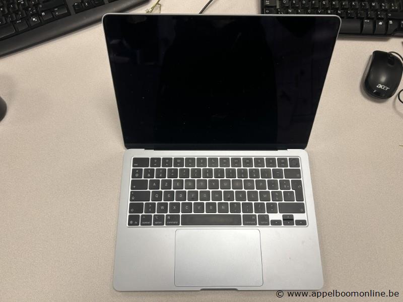 Laptop APPLE MACBOOK, paswoord niet gekend, mogelijks icloud locked – kavel bij Appelboom