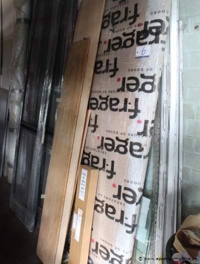 Lot diverse bouwmaterialen, bestaande uit deuren, raamprofielen, glasplaten en kunststof platen – foto 2 – kavel bij Appelboom
