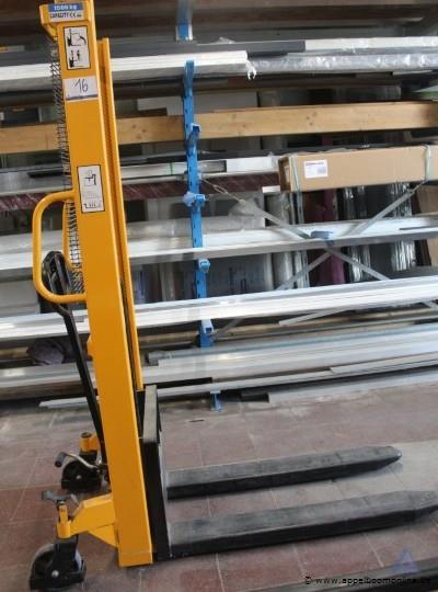 Handmatige stapelaar, hefvermogen 1.500 kg – foto 2 – kavel bij Appelboom