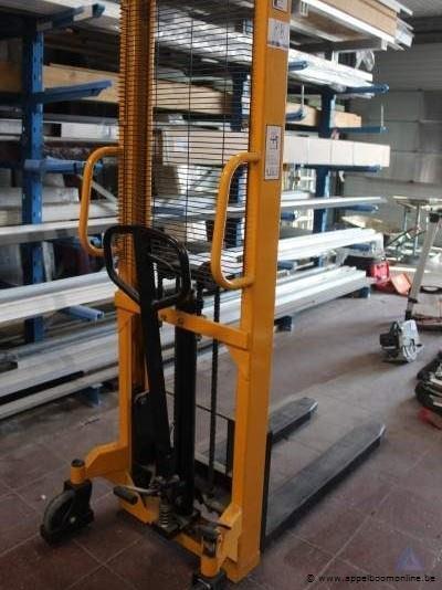 Handmatige stapelaar, hefvermogen 1.500 kg – foto 3 – kavel bij Appelboom
