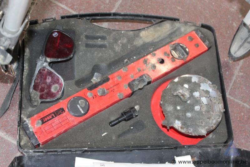 Laserwaterpas set, bril en richtplaat, batterij, inclusief statief. Werking niet gekend – foto 3 – kavel bij Appelboom