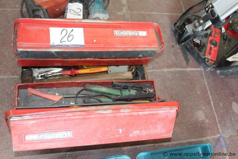 Rode metalen gereedschapskist van het merk FACOM, gevuld met diverse handgereedschappen – foto 2 – kavel bij Appelboom