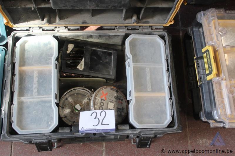 Gereedschapskoffer DEWALT TOUGHSYSTEM, boorbits, zaagbladen, opbergbakjes – foto 2 – kavel bij Appelboom