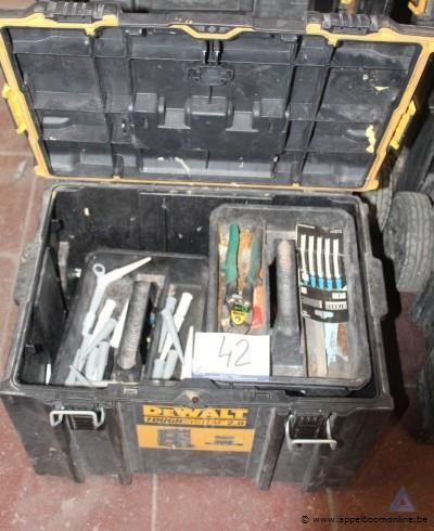 Gereedschapskoffer DEWALT TOUGHSYSTEM 2.0 met diverse handgereedschappen – foto 2 – kavel bij Appelboom