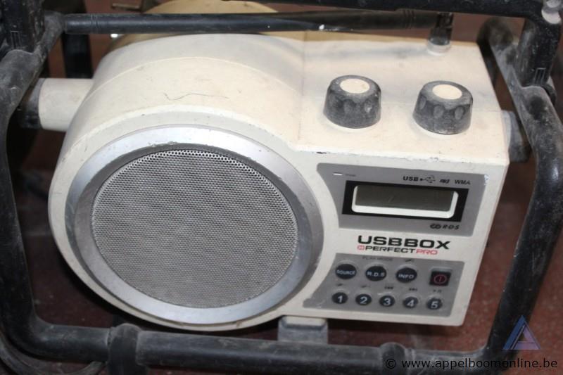 Compressor Metabo, 8 bar, 6 L, 97 dB. Werking niet gekend. plus werfradio USBOX – foto 4 – kavel bij Appelboom