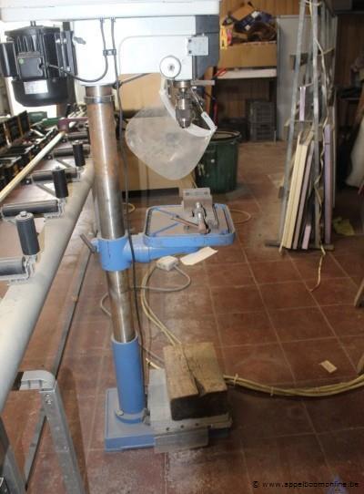 Kolomboormachine CONTICMAC CH 18 F, 0,75 kW, 230 V, serienummer 401020, bankschroef. Werking niet gekend – foto 2 – kavel bij Appelboom