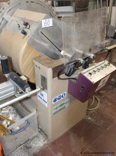 Profielzaagmachine, FOM INDUSTRIE Spring Echo, bouwjaar 1998, serienummer 011582, rollenbaan. Werking niet gekend – foto 2 – kavel bij Appelboom