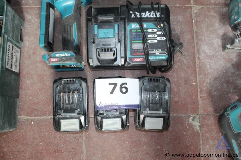 Acculader MAKITA DC40RA, 230 V, 40 V, 3x accu's MAKITA, Werking niet gekend – foto 2 – kavel bij Appelboom