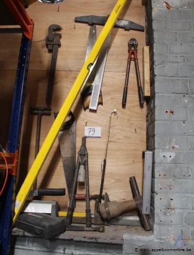 Lot diverse handgereedschappen en waterpassen, inclusief koffer – foto 2 – kavel bij Appelboom