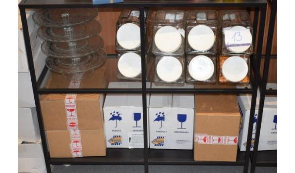 inhoud van het rek wo diverse decoratieve voorwerpen | Appelboomonline.be